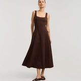 Vestido Evasê Midi em Viscose com Decote Quadrado e Recortes