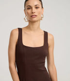 Vestido Evasê Midi em Viscose com Decote Quadrado e Recortes